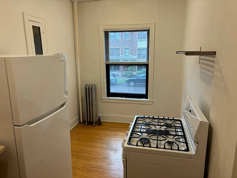 LorWest Flats — Photo 12