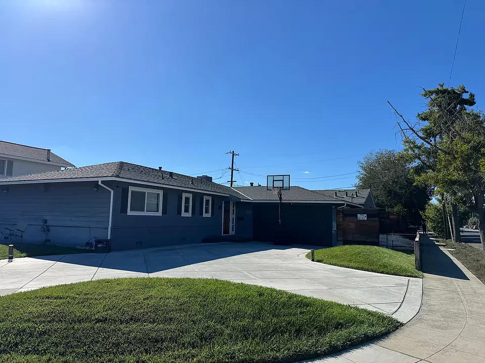 797 Crestview Dr