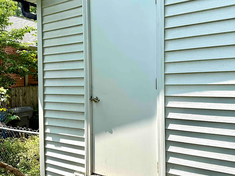Exterior storage room (lockable)