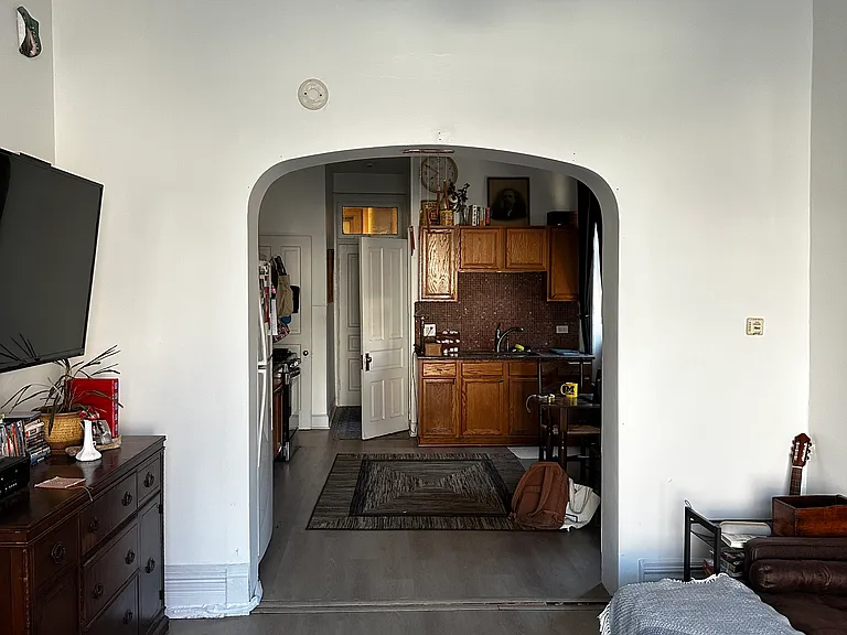 817 N Damen Ave #1F — Photo 2