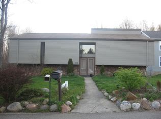 1518 Mossglen Cir NE, Massillon, OH 44646