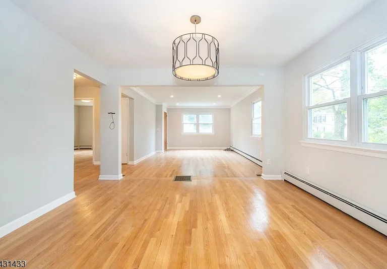 25 Whitfield St #1 — Photo 4