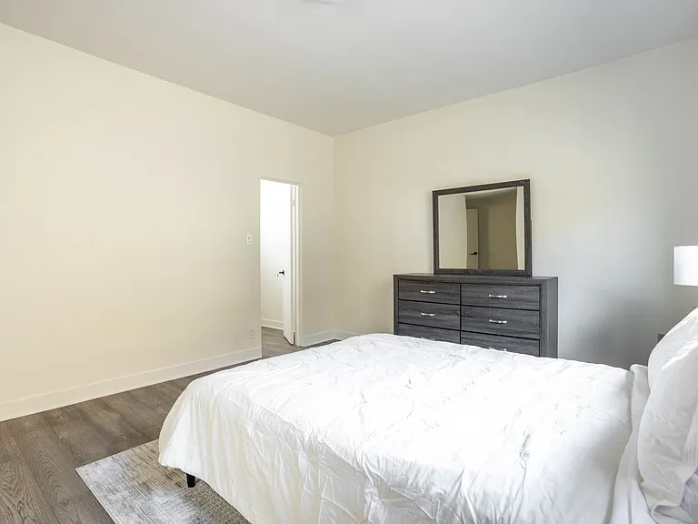 1823 N Fuller Ave — Photo 12