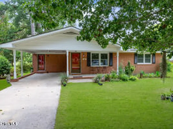 207 College Avenue, Washington, NC 27889