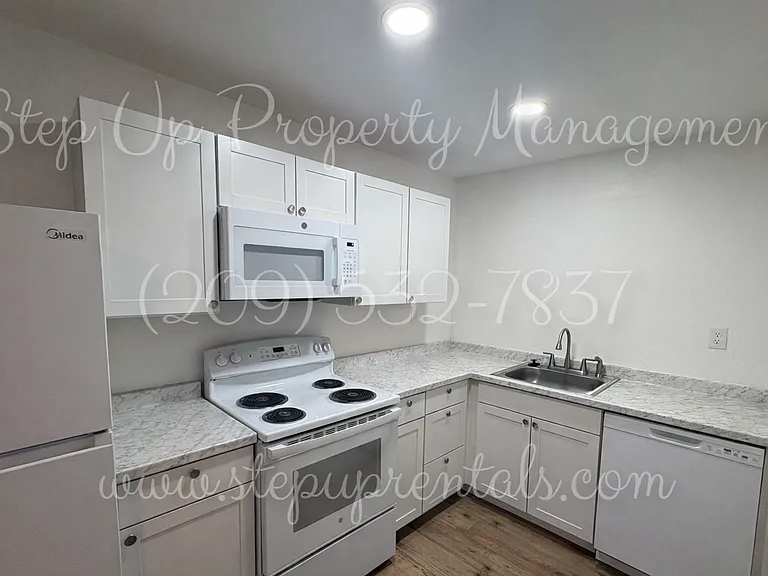 494 Snell St — Photo 5