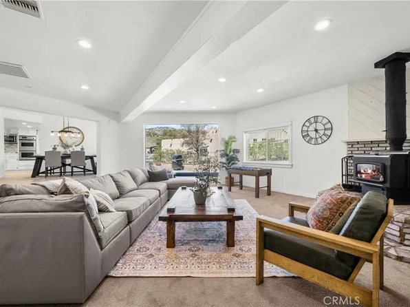 13657 Davenport Rd, Agua Dulce, CA 91390