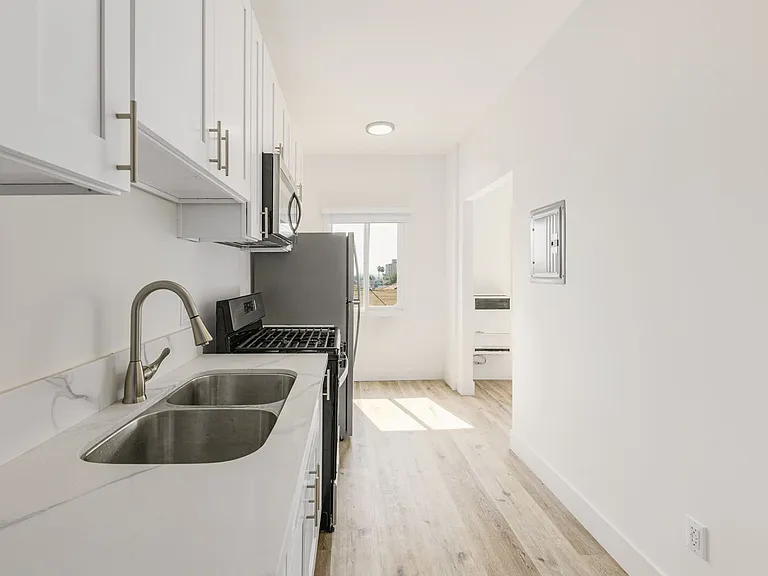 1623 N Mariposa — Photo 25
