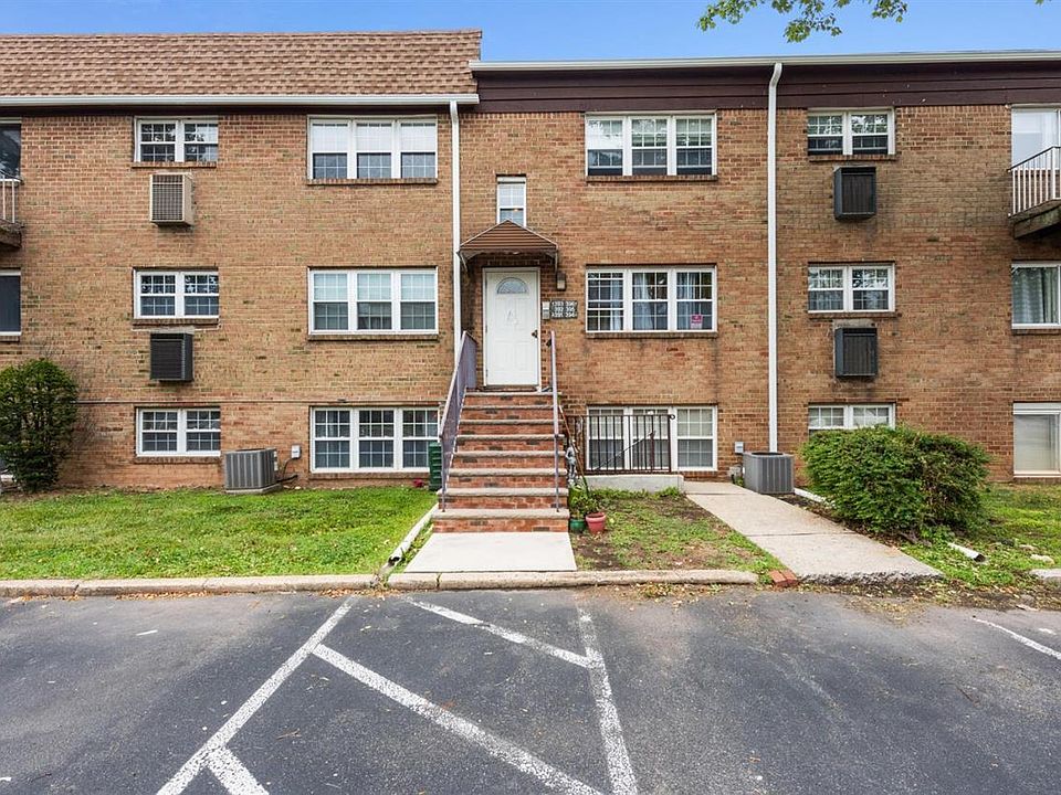 1st image of 391 College Dr #391