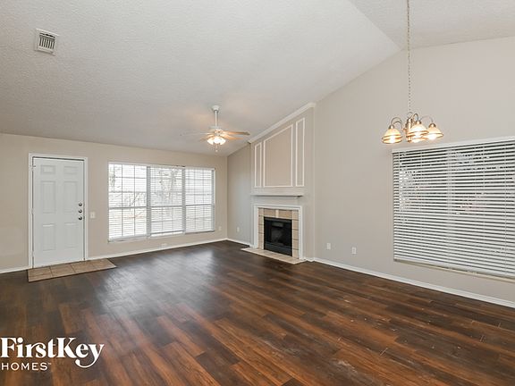 3rd image of 2512 Dahlia Dr