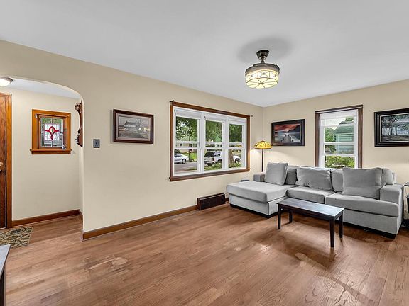 5th image of 198 E Gauer CIRCLE