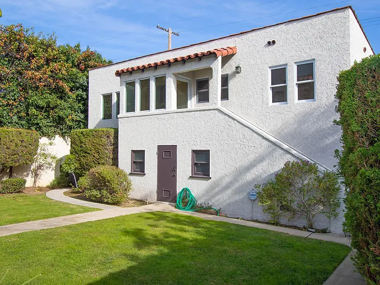 234 Roycroft Ave #C — Photo 1
