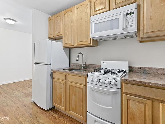 4th image of 242 E 10th St APT 6