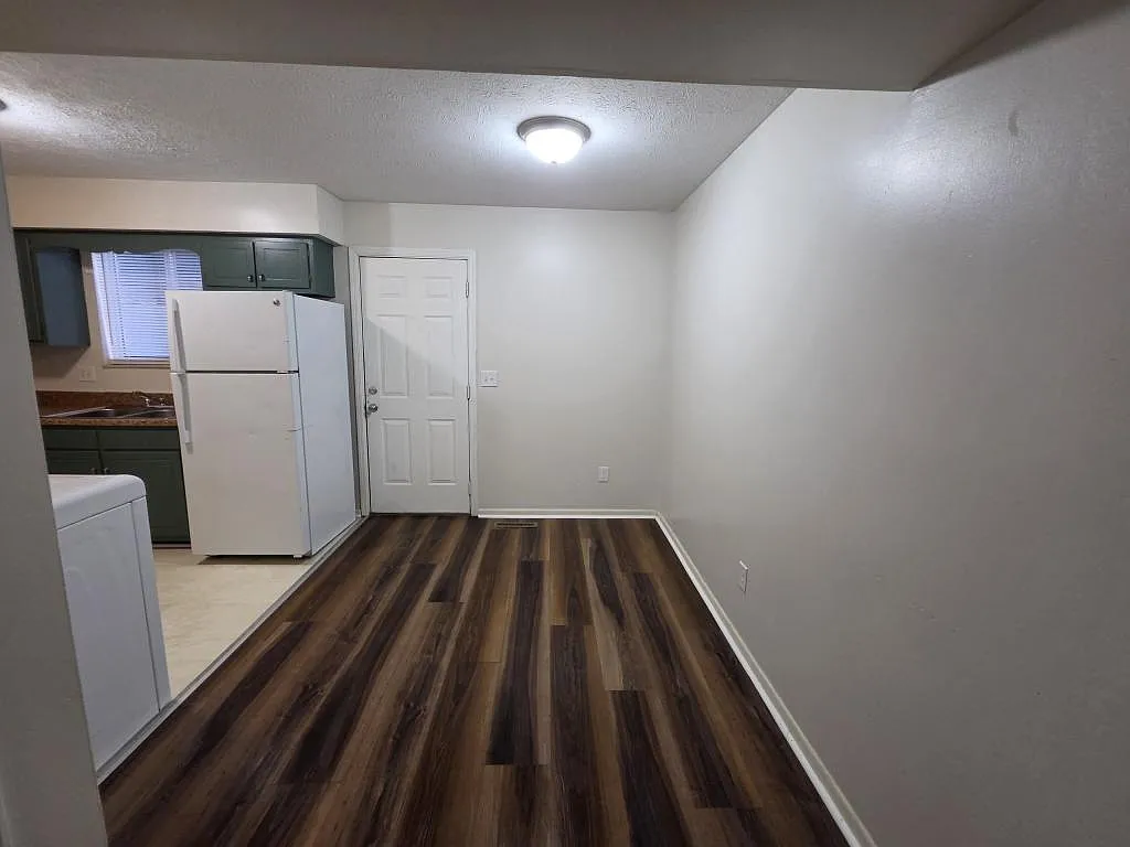2608 Avery St — Photo 3