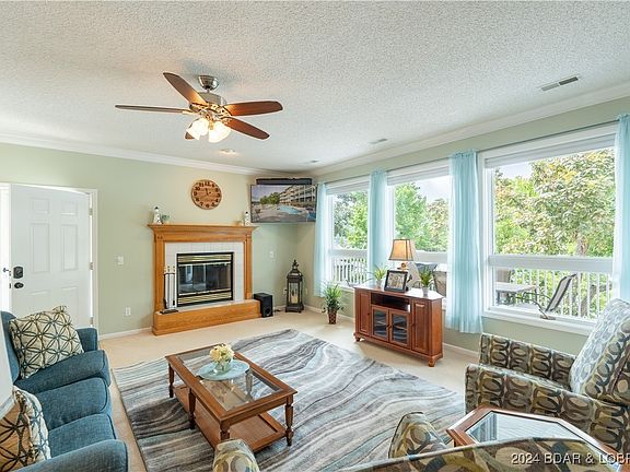 2nd image of 27 Hawthorn Dr Unit 2-A