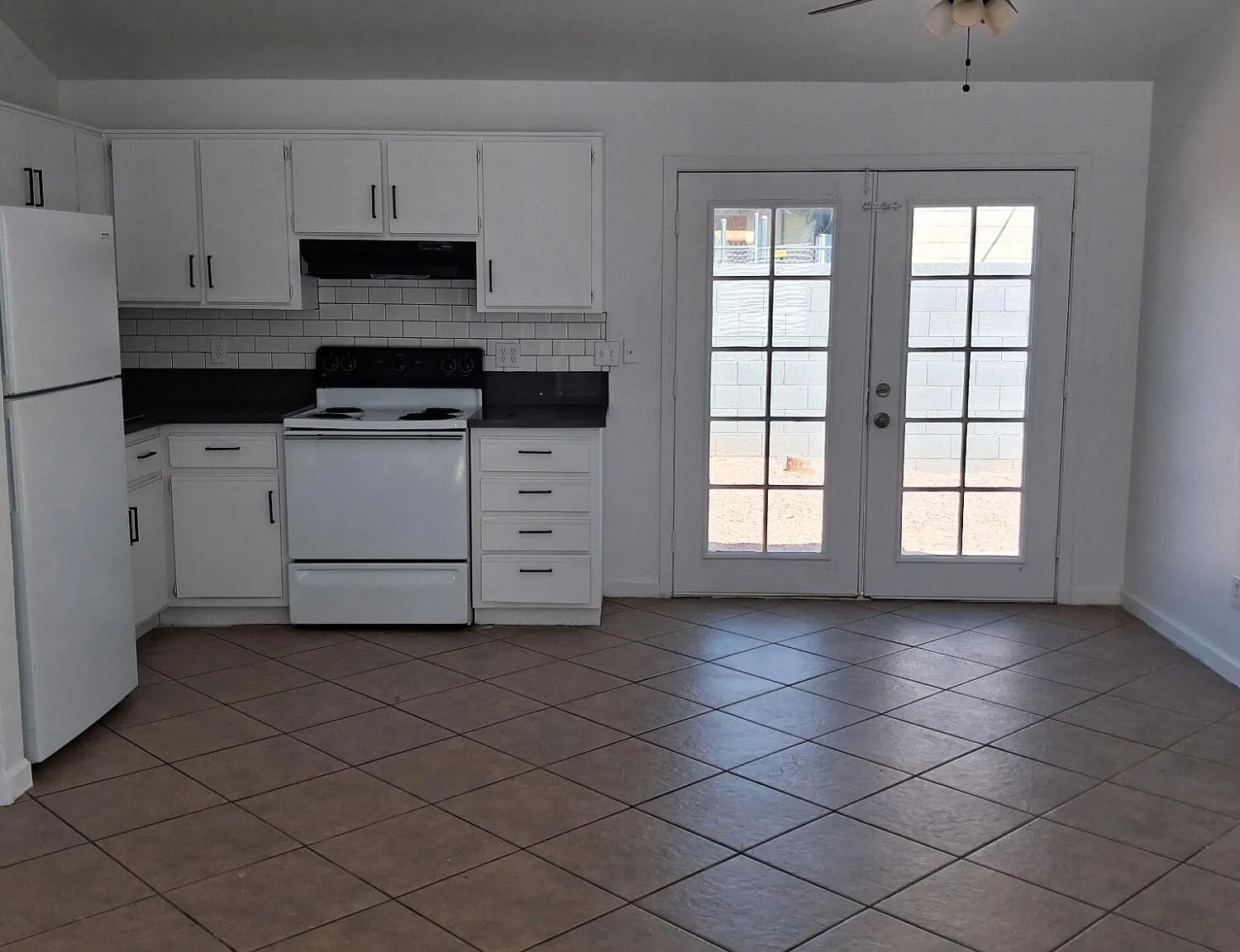 2 bed, 1.0 bath, 780 sqft, $1,195 — Photo 1