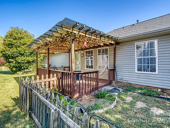 3rd image of 1776 Northgate Ln