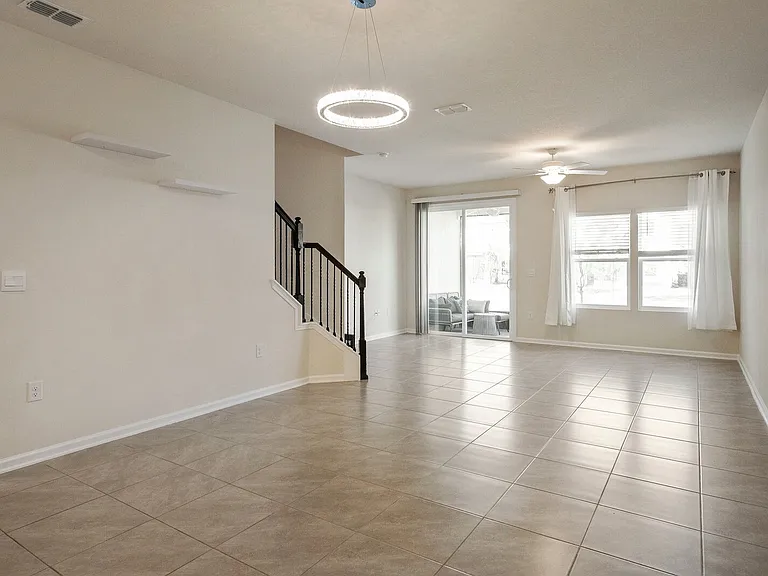 73 Java Ln — Photo 18