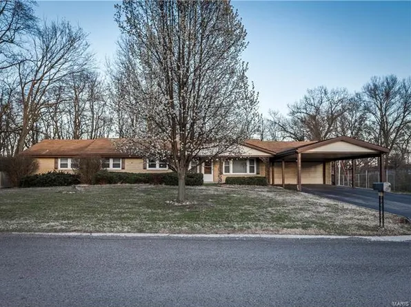 4 Londonderry Dr, Fairview Heights, IL 62208