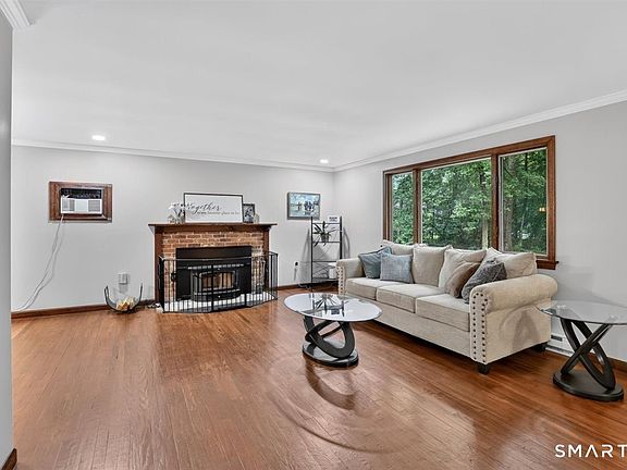 4th image of 62 South Stonybrook Drive