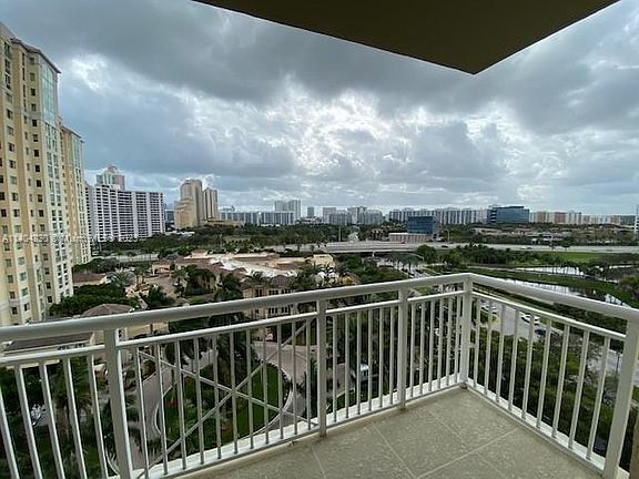 3rd image of 19501 W Country Club Dr APT 1007
