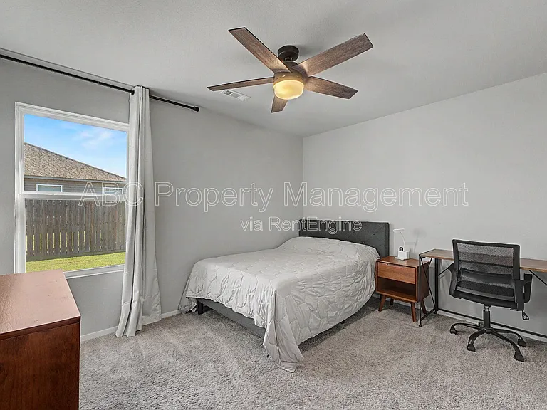946 E Sparrow Cir — Photo 10
