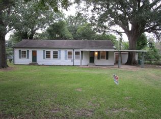 100 Pershing Ave, Hooks, TX 75561