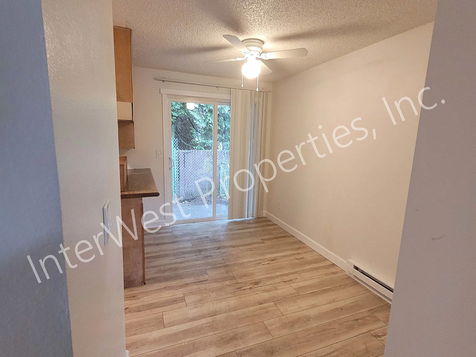 2 bed, 850 sqft, $1,595 — Photo 3