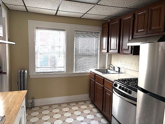 3rd image of 46 47th St #3