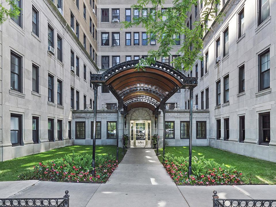 1st image of 3520 N Lake Shore Dr APT 2J