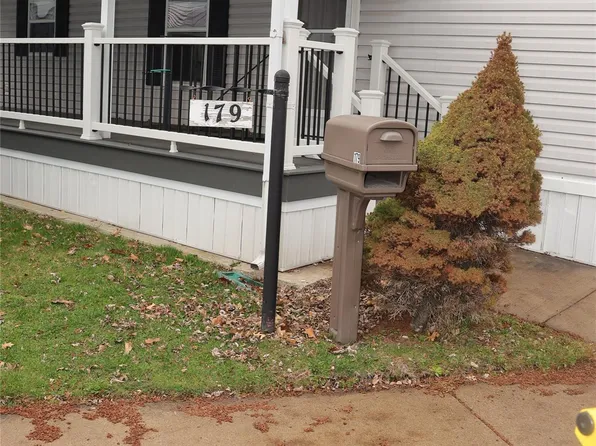179 Terri Dr E, Dearborn Heights, MI 48127