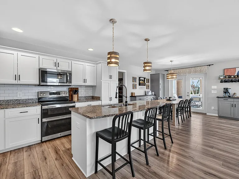 4427 Feather Ln — Photo 9