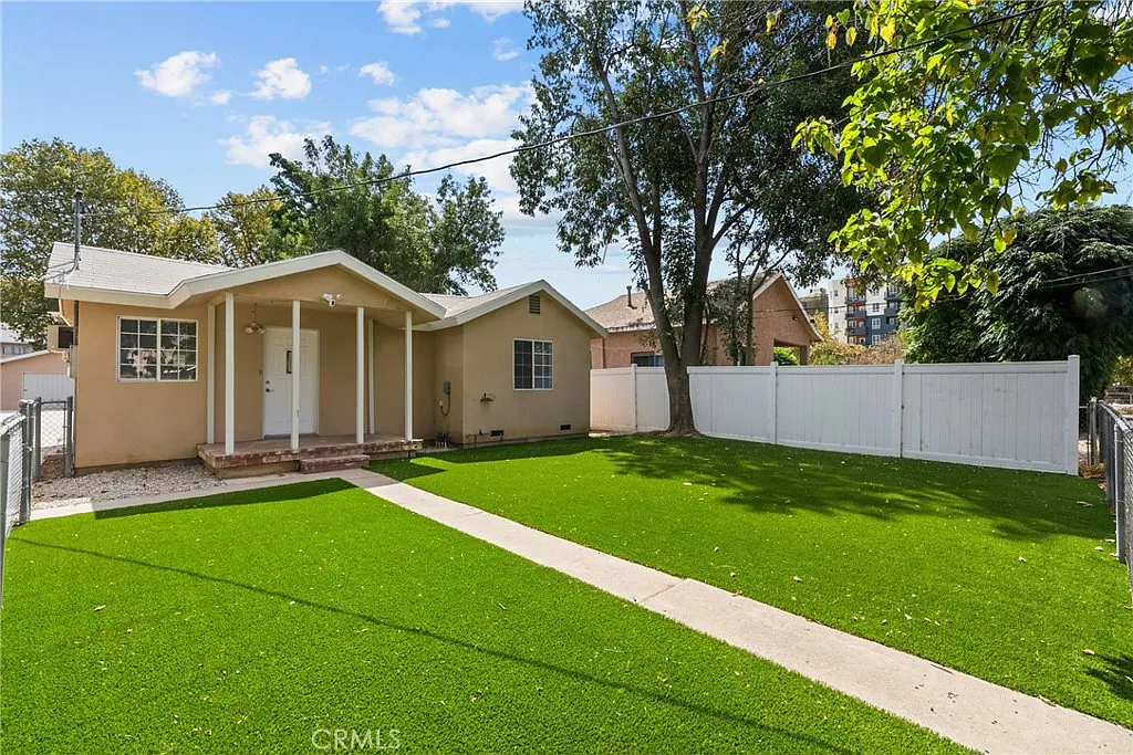 2 bed, 800 sqft, $3,000 — Photo 2