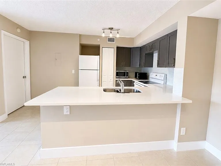 1205 Wildwood Lakes Blvd #203 — Photo 3
