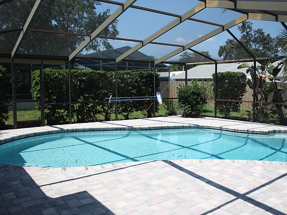 4th image of 34 Village Ln