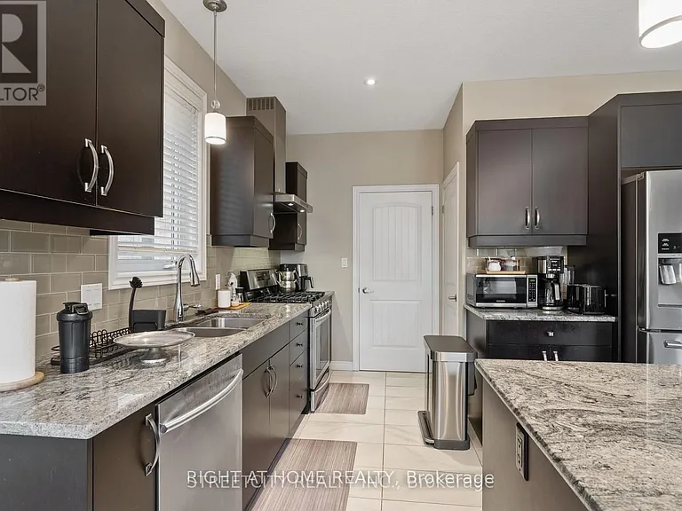 402 Tansbury St N — Photo 12