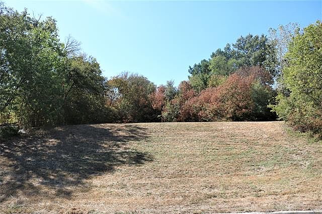 2nd image of 136 Willow Ridge Rd