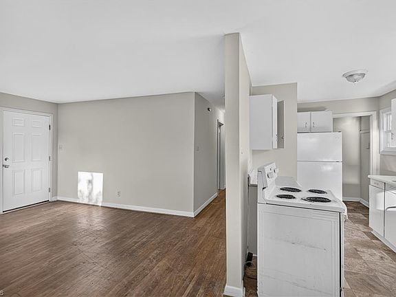 5th image of 2104 Hiatt St