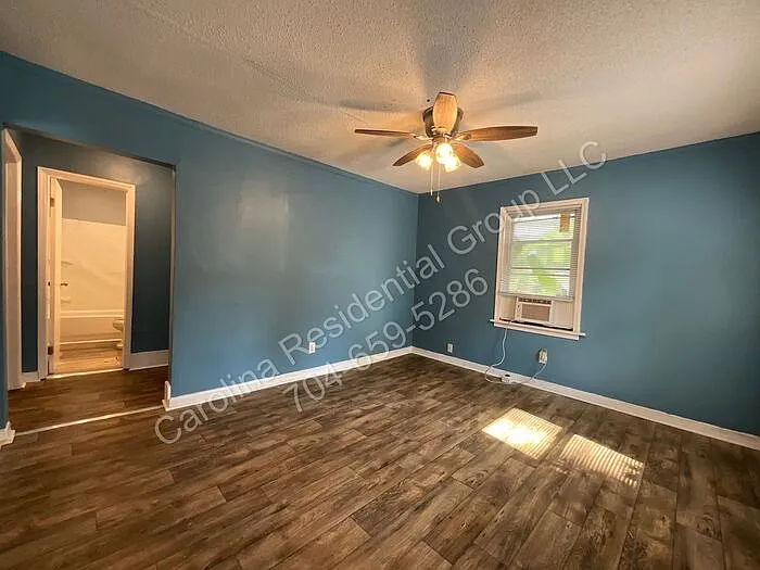 2 bed, 1.0 bath, 676 sqft, $895 — Photo 2