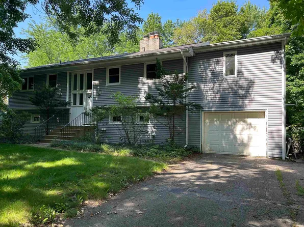 196 W Terrace Pkwy, Culver, IN 46511