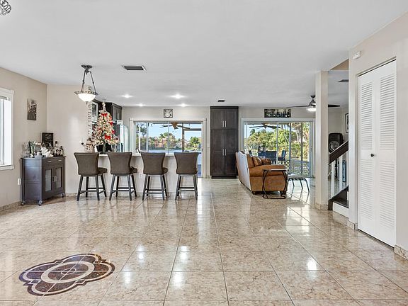 3rd image of 940 SW 96TH Avenue