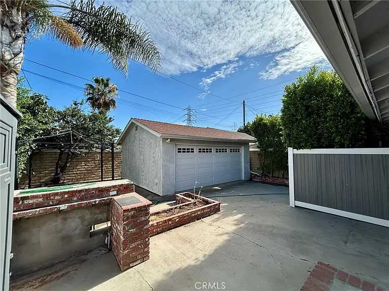 3132 Estado St — Photo 31