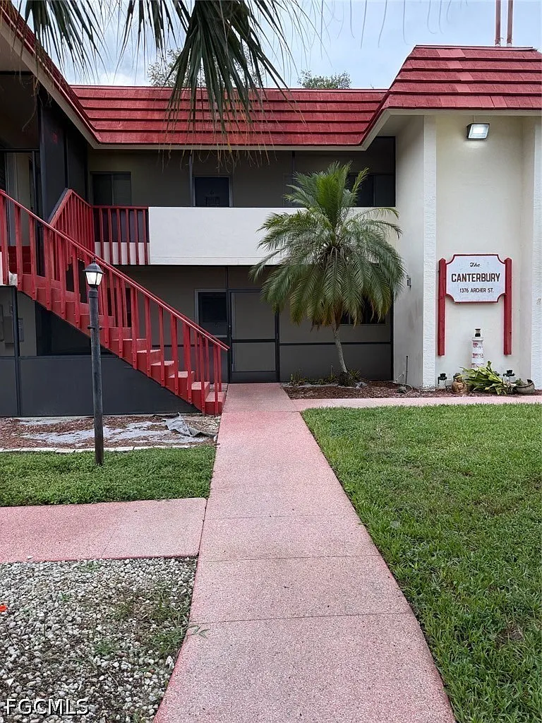 2 bed, 1.0 bath, 842 sqft, $1,350 — Photo 1