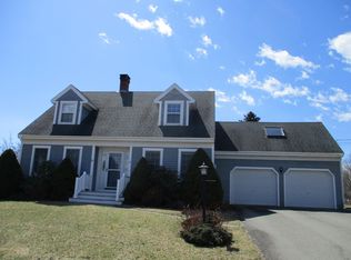 17 Beach Point Rd, Saint George, ME 04860