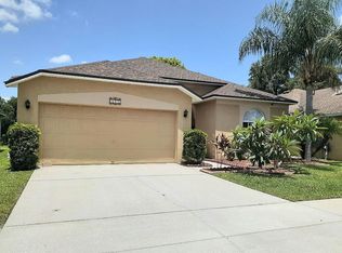 517 Sand Ridge Dr, Valrico, FL 33594