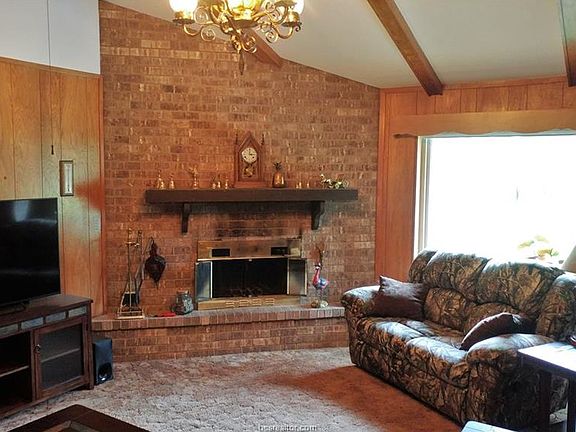 3rd image of 9 Bonanza Ln