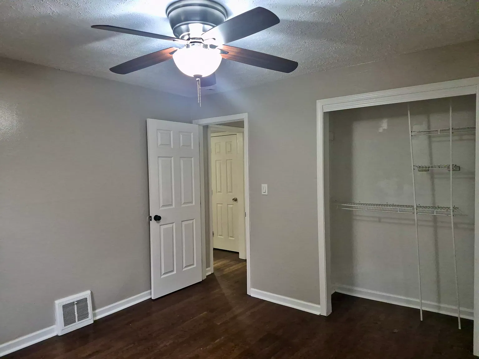 2 bed, 768 sqft, $1,200 — Photo 4