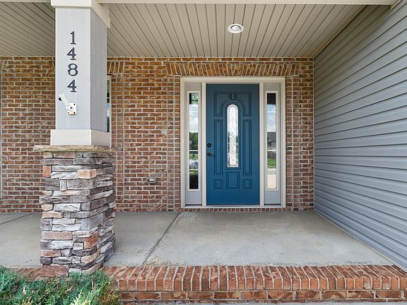 2nd image of 1484 Amberley Dr
