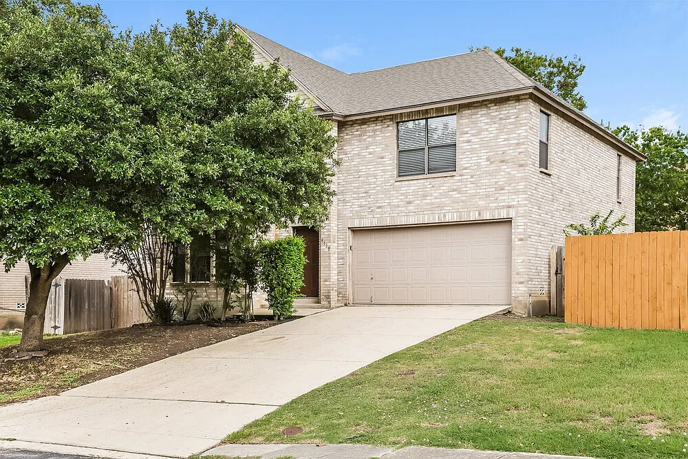 4 bed, 2.5 bath, 2532 sqft, $1,925 — Photo 1