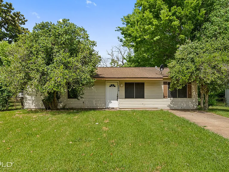 1219 Olwen Dr — Photo 3