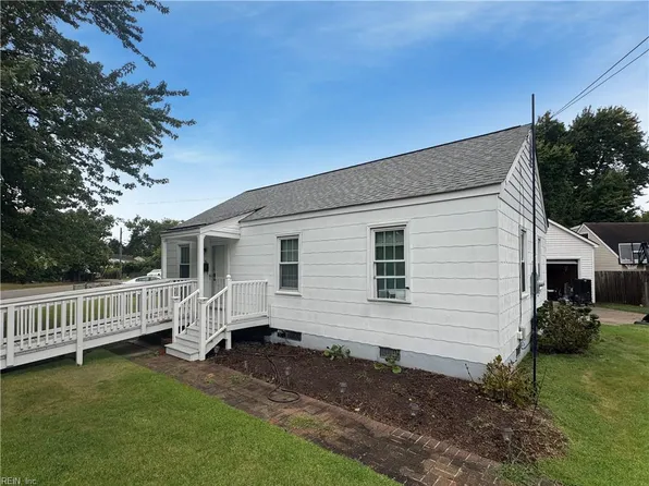 36 Crestwood Cir, Hampton, VA 23669